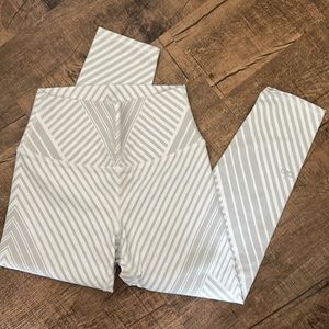 Alo Crop Legging - Size S